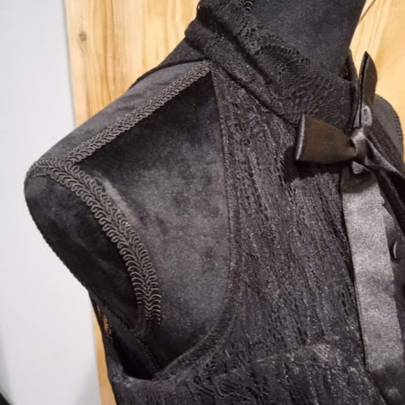 Black Lace Formal Dress - Picture 3 of 6